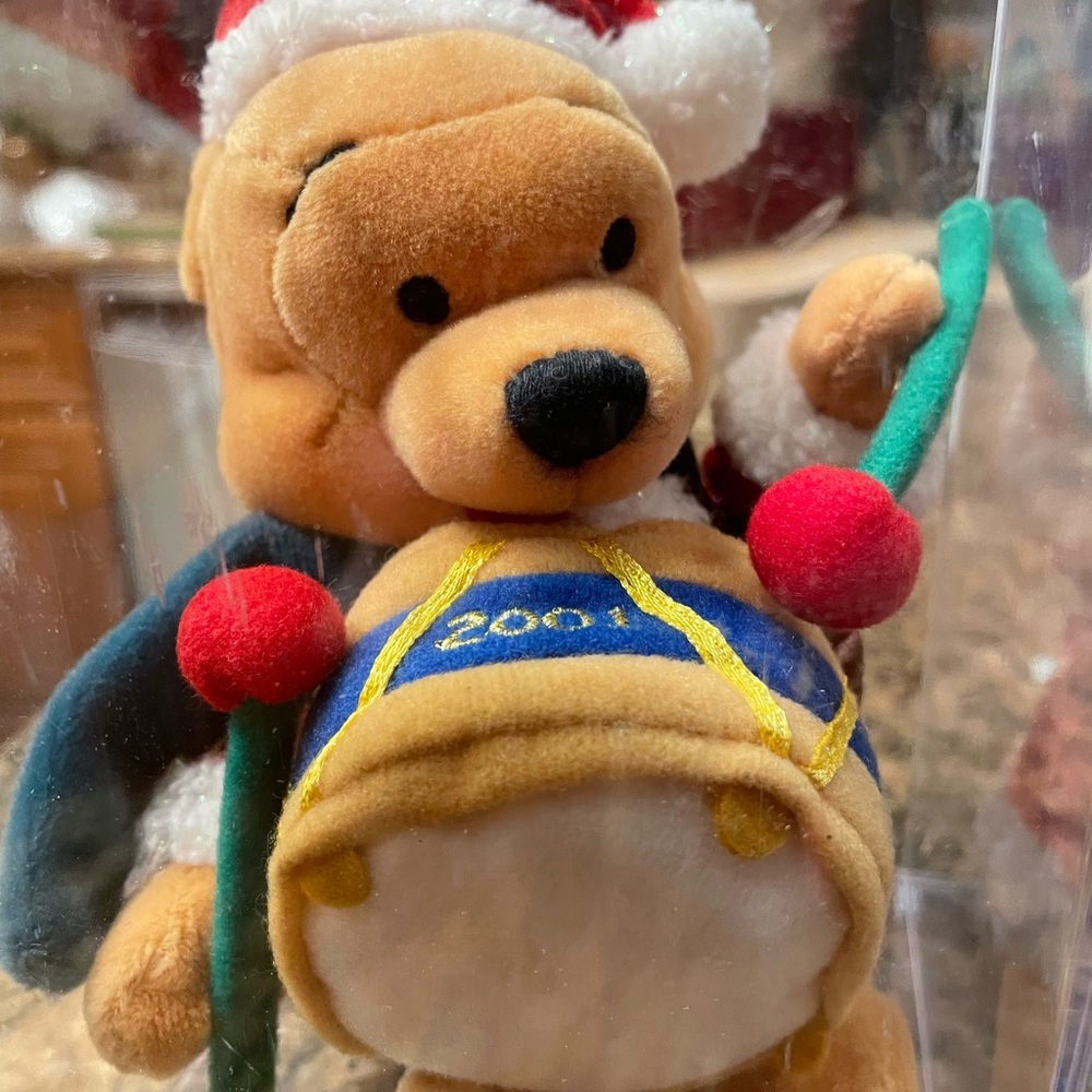Disney holiday collectibles in their plastic protected container - Picture 3 of 3